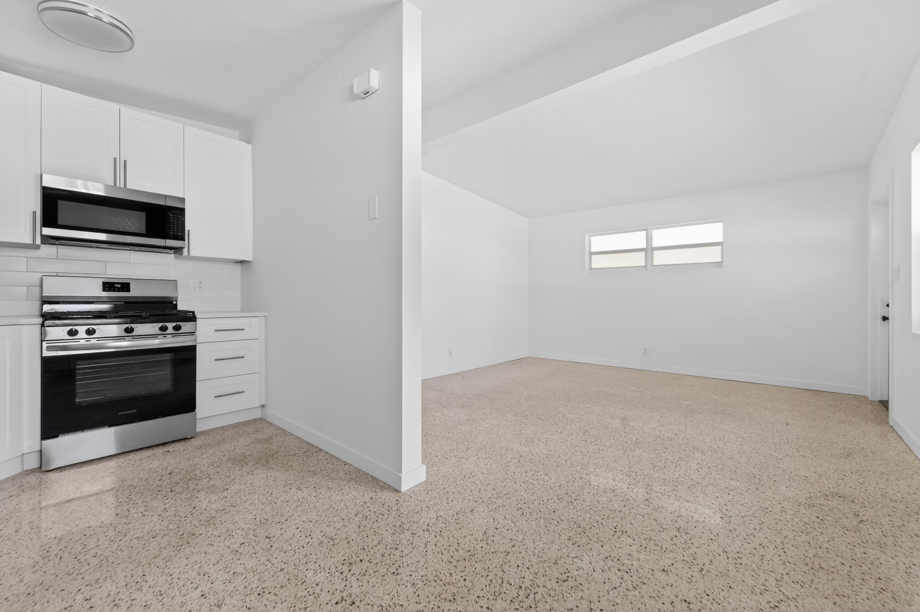 LAKE OSBORNE HILLS IN - Residential