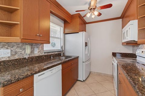228 Brittany E Delray Beach FL 33446