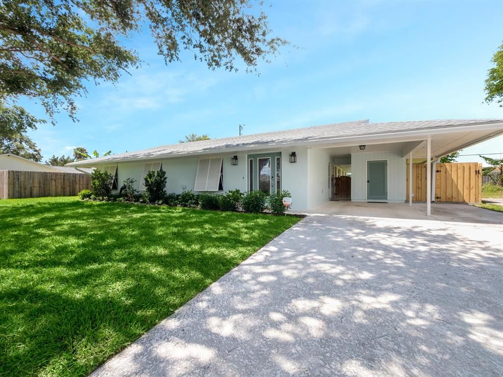 Photo of 9863 Dogwood Avenue, Palm Beach Gardens, FL 33410 (MLS # R10791342)