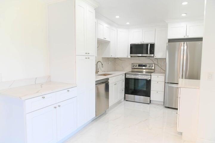 KINGS POINT BURGUNDY COND - Residential