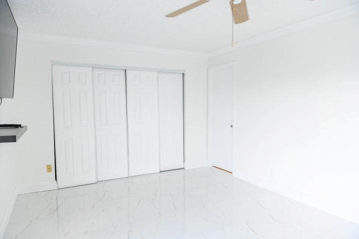 KINGS POINT BURGUNDY COND - Residential