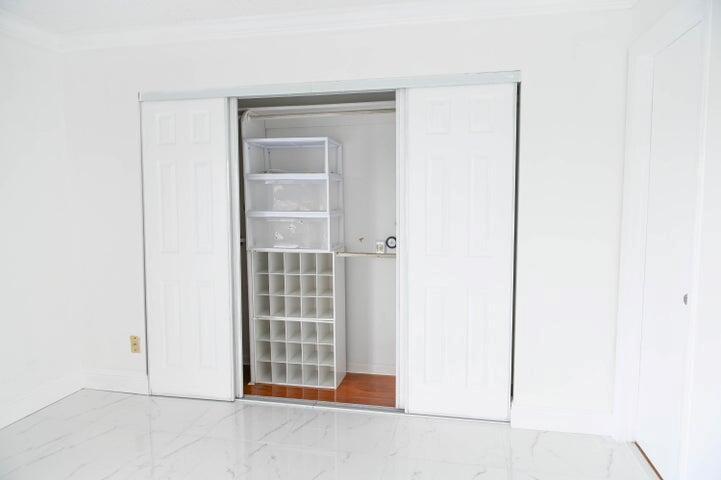 KINGS POINT BURGUNDY COND - Residential