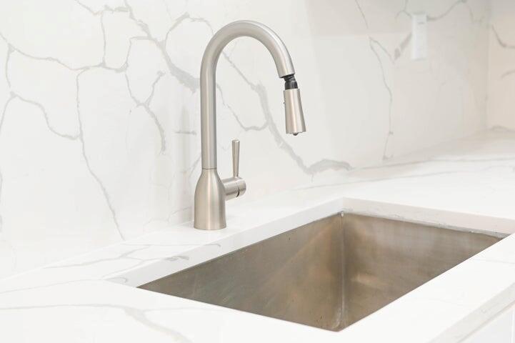 KINGS POINT BURGUNDY COND - Residential