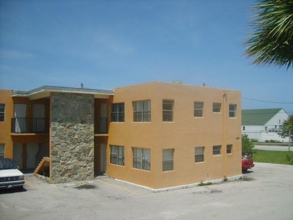 Photo of 614 Avenue I #3, Fort Pierce, FL 34950 (MLS # F10482153)