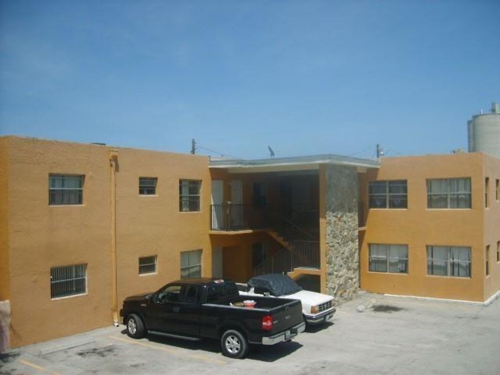 Photo of 614 Avenue I #3, Fort Pierce, FL 34950 (MLS # F10482153)