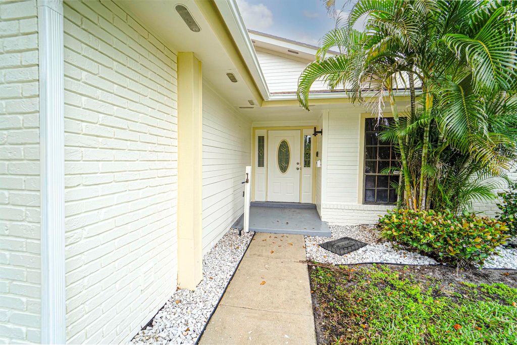 Photo of 6 Cambridge Place, Boynton Beach, FL 33426 (MLS # R11069437)