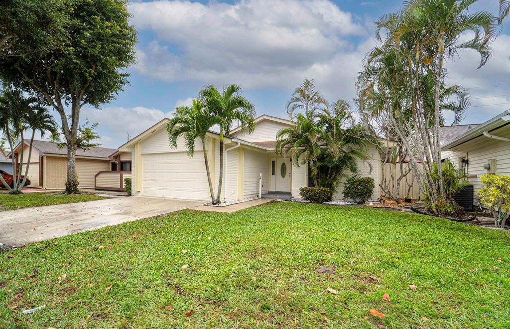 Photo of 6 Cambridge Place, Boynton Beach, FL 33426 (MLS # R11069437)