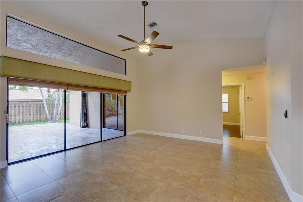 ESCONDIDO IV - Residential Lease