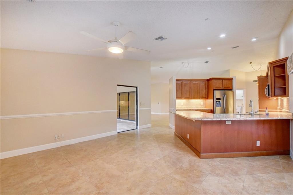 ESCONDIDO IV - Residential Lease