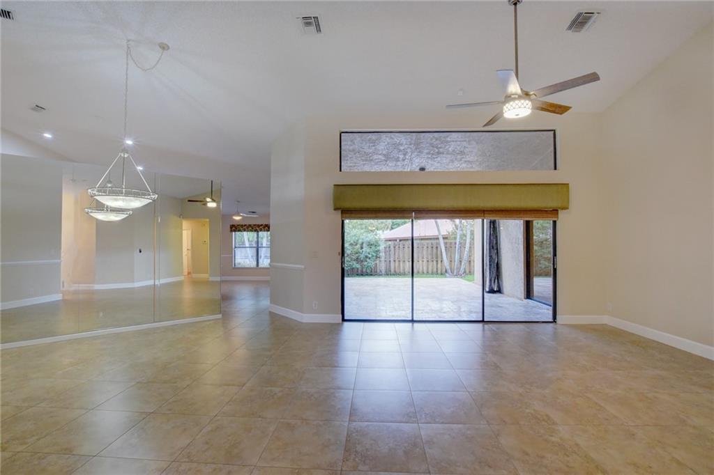 ESCONDIDO IV - Residential Lease