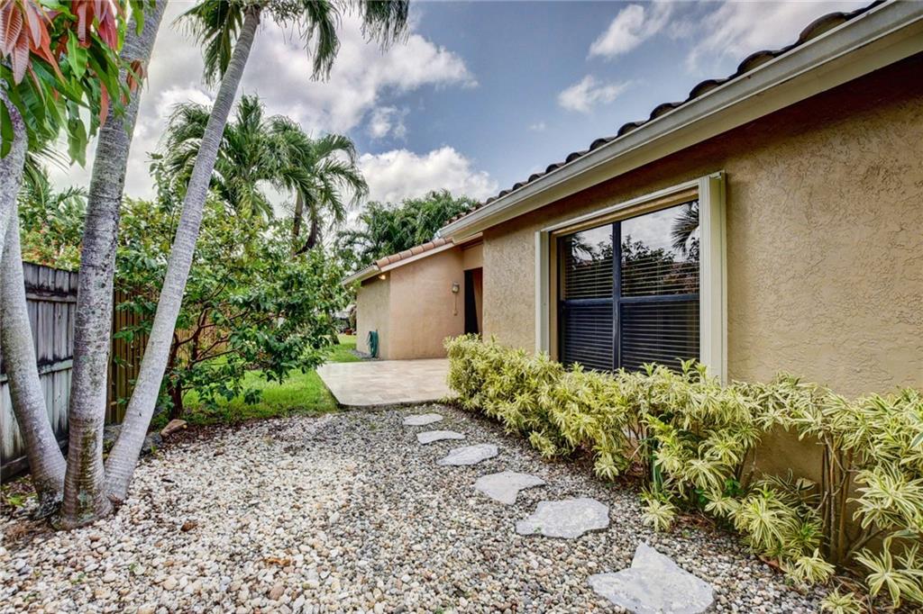 ESCONDIDO IV - Residential Lease