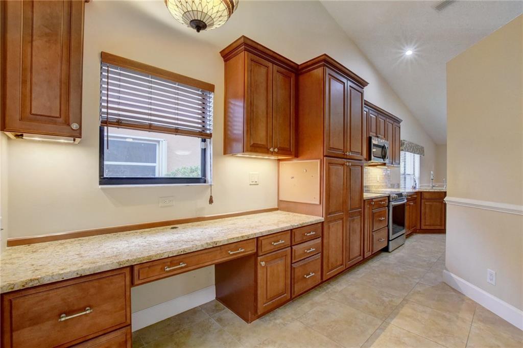 ESCONDIDO IV - Residential Lease