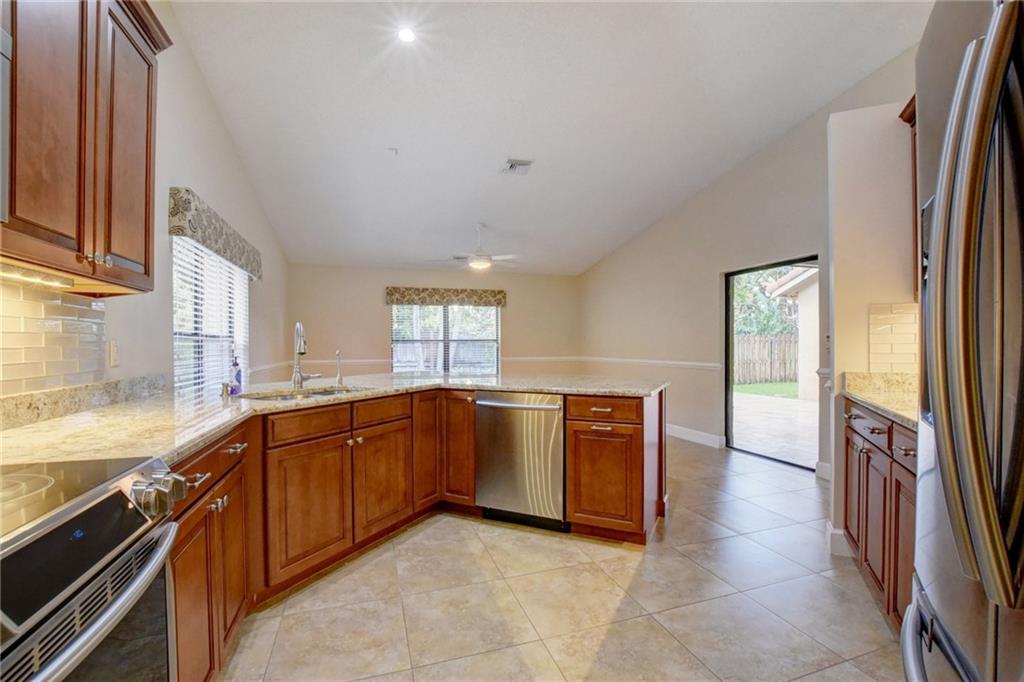 ESCONDIDO IV - Residential Lease