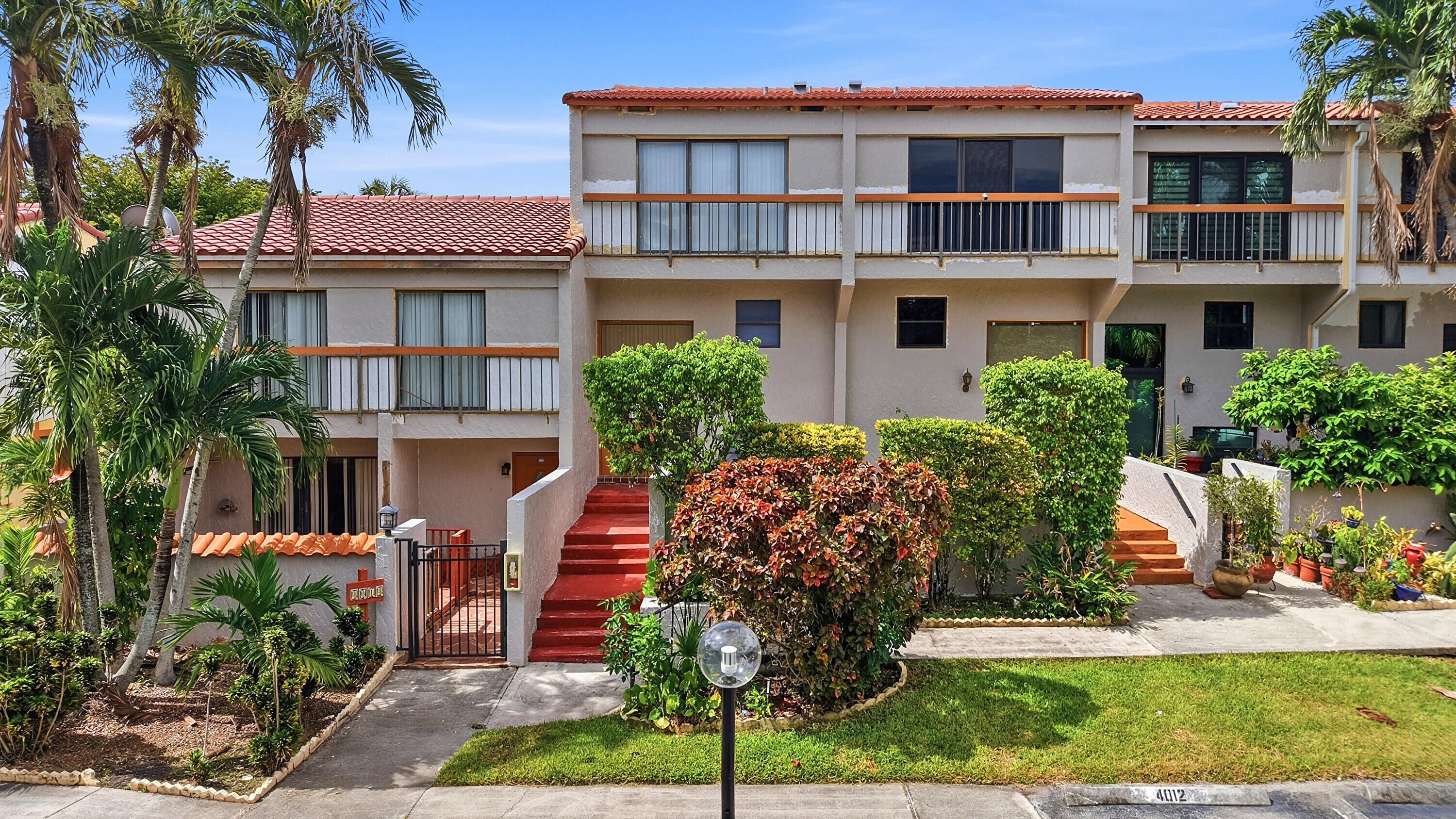 4012 Del Rio Way