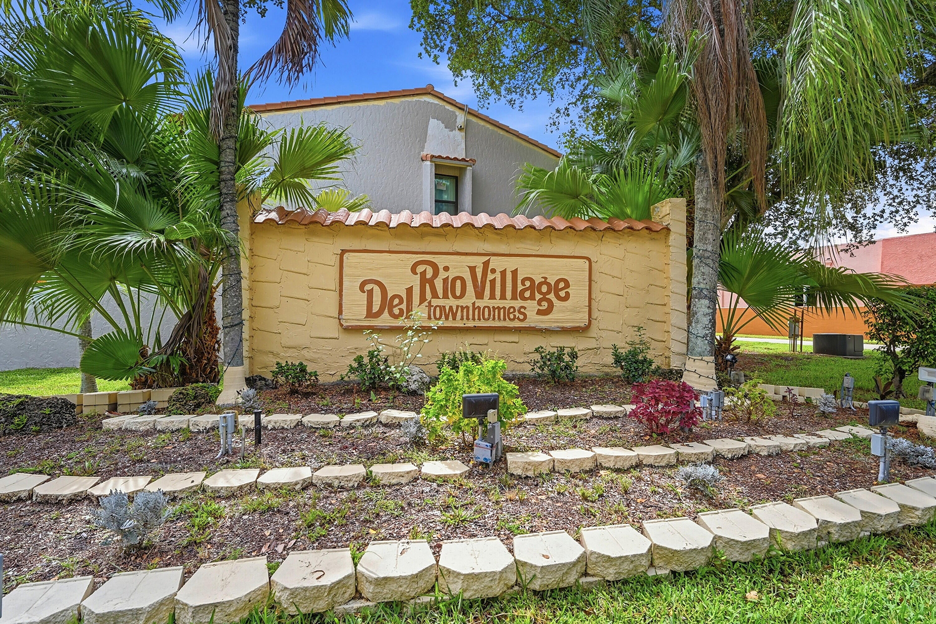 4012 Del Rio Way, Sunrise FL 33351