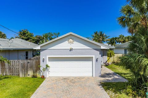 Photo of 17664 Cinquez Park Road W, Jupiter, FL 33458 (MLS # B26022650)