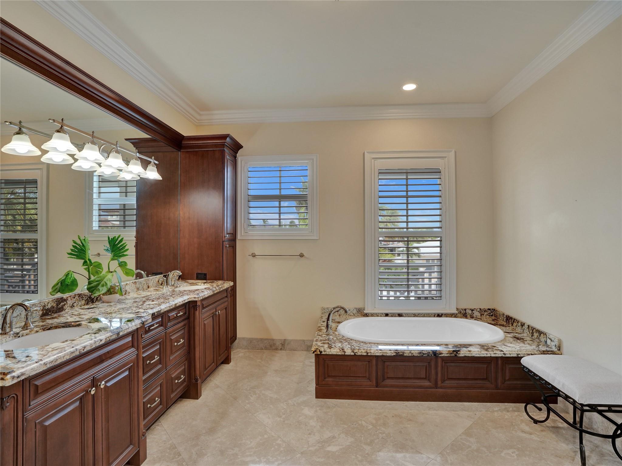 CORAL KEY VILLAS 3RD SEC - Residential