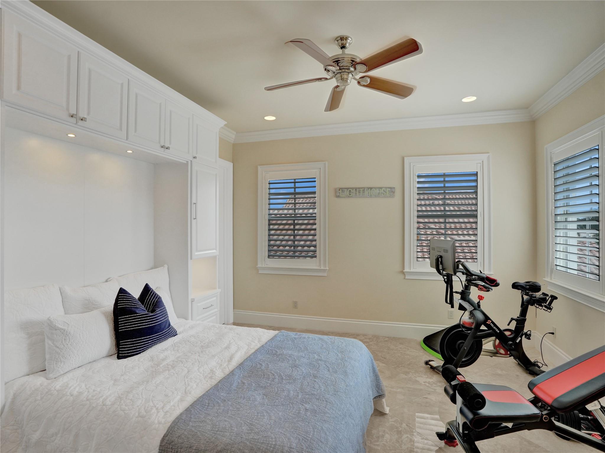 CORAL KEY VILLAS 3RD SEC - Residential