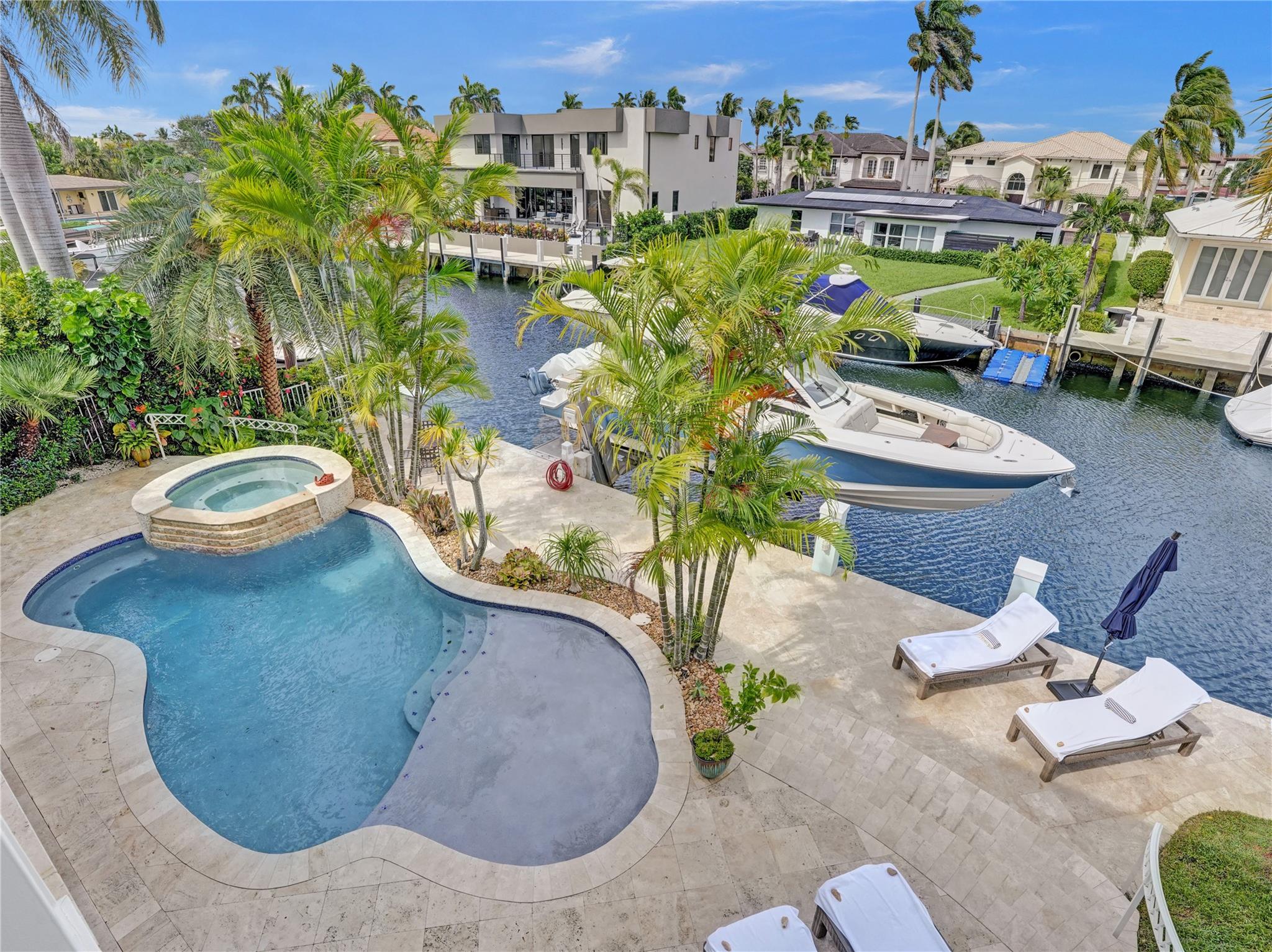 CORAL KEY VILLAS 3RD SEC - Residential