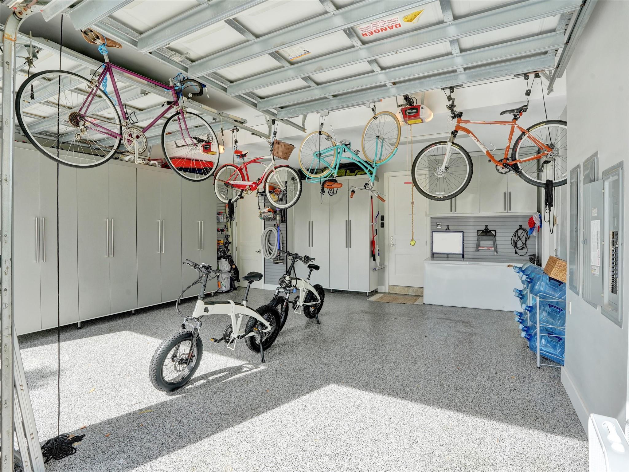 CORAL KEY VILLAS 3RD SEC - Residential