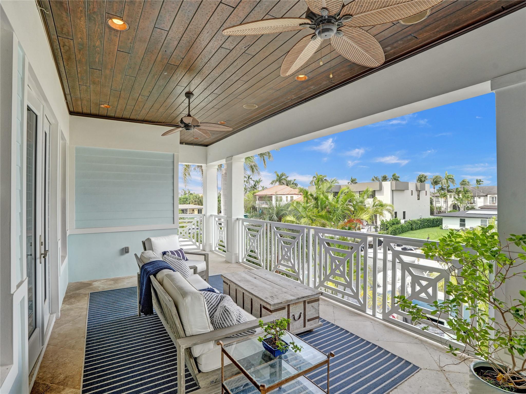 CORAL KEY VILLAS 3RD SEC - Residential