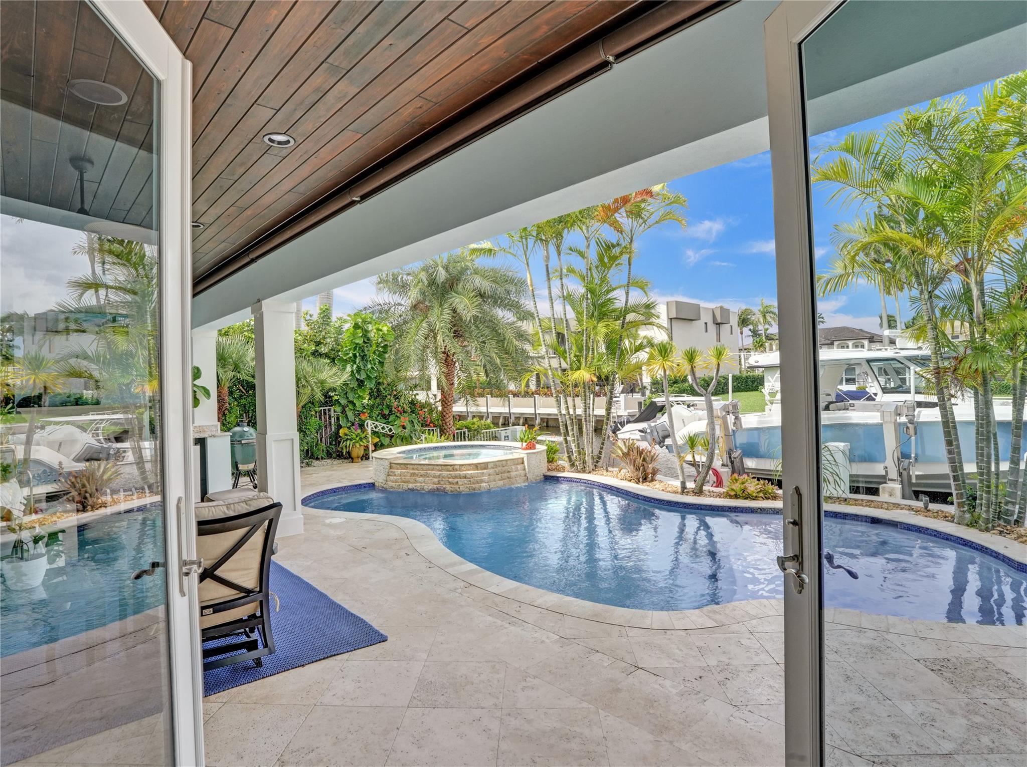 CORAL KEY VILLAS 3RD SEC - Residential