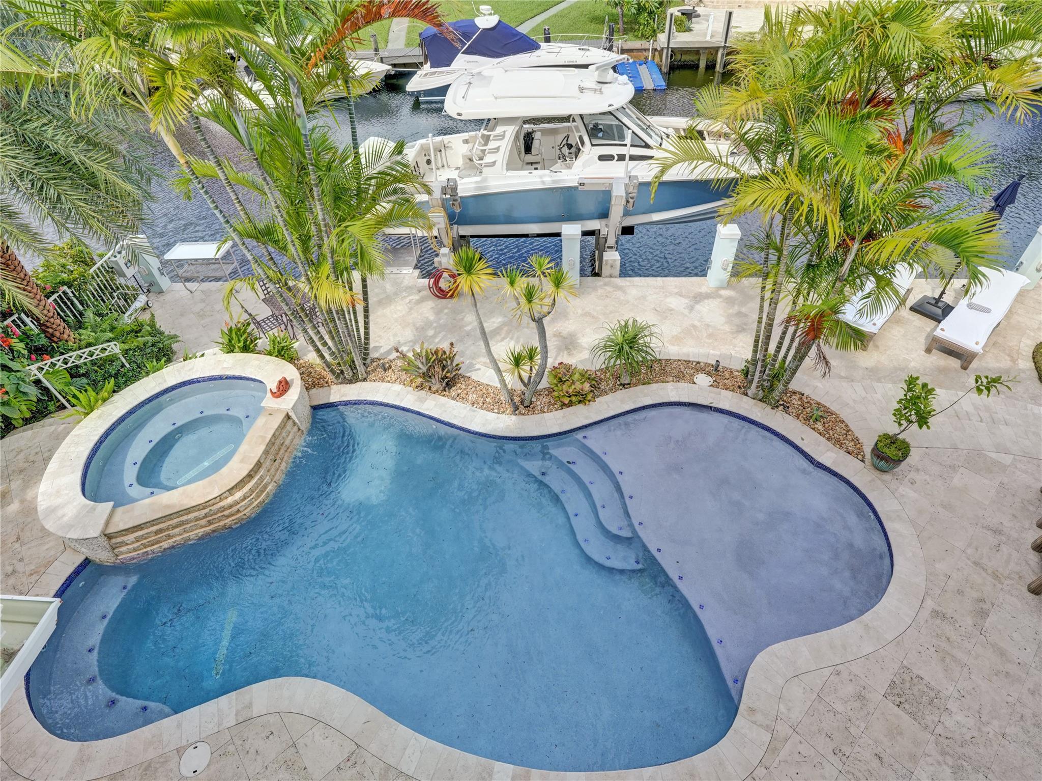 CORAL KEY VILLAS 3RD SEC - Residential