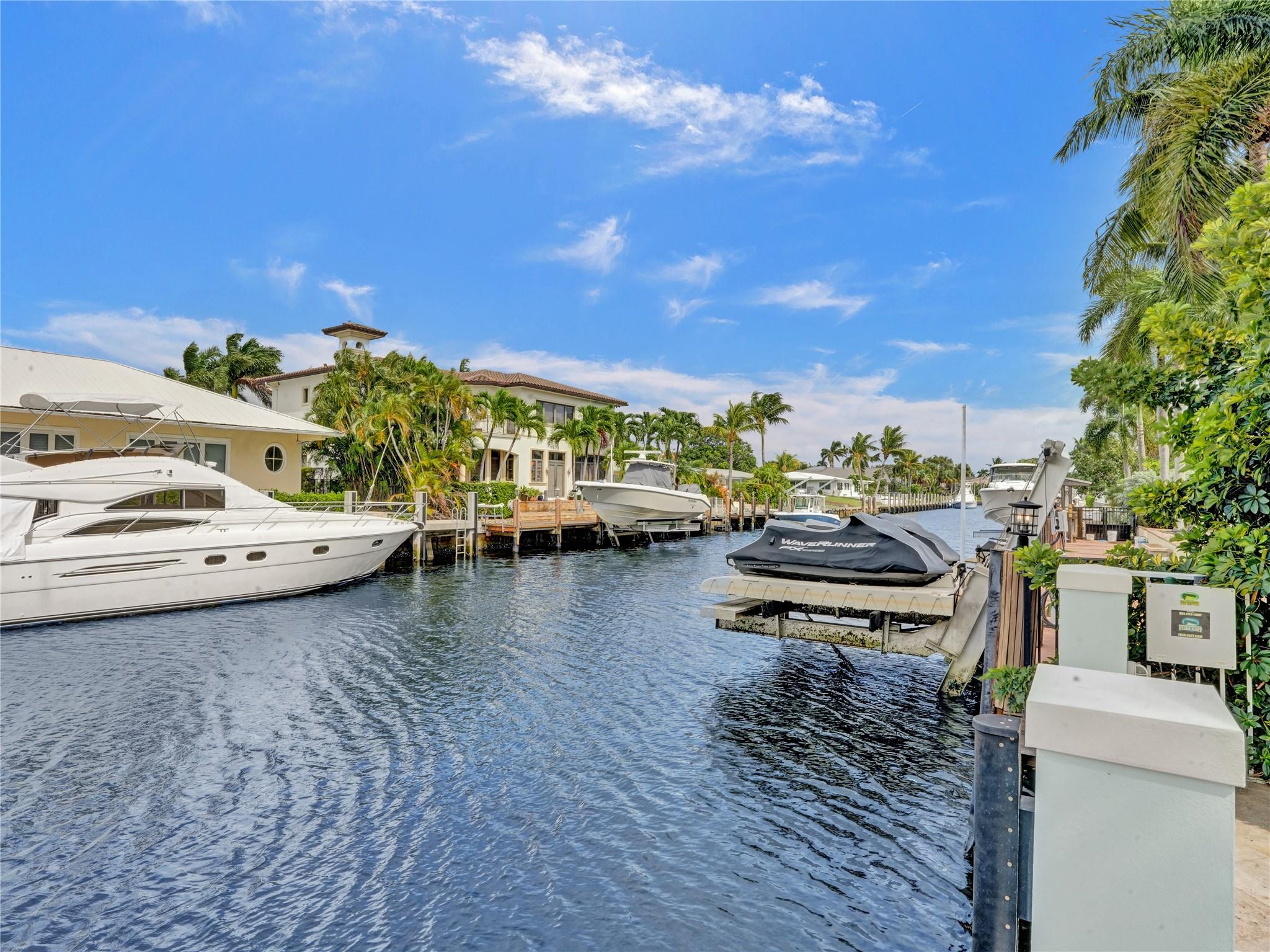 CORAL KEY VILLAS 3RD SEC - Residential