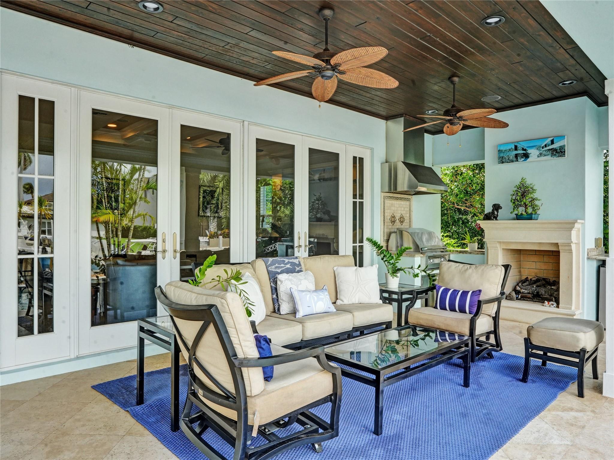 CORAL KEY VILLAS 3RD SEC - Residential