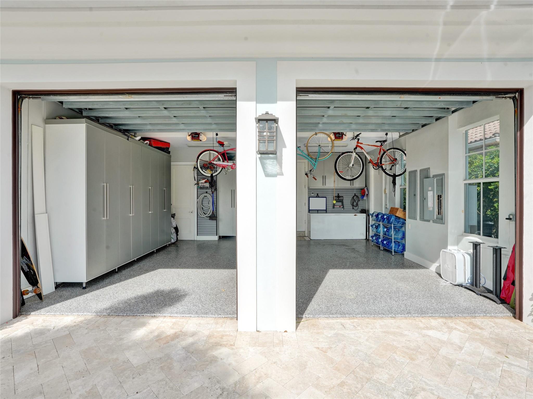 CORAL KEY VILLAS 3RD SEC - Residential