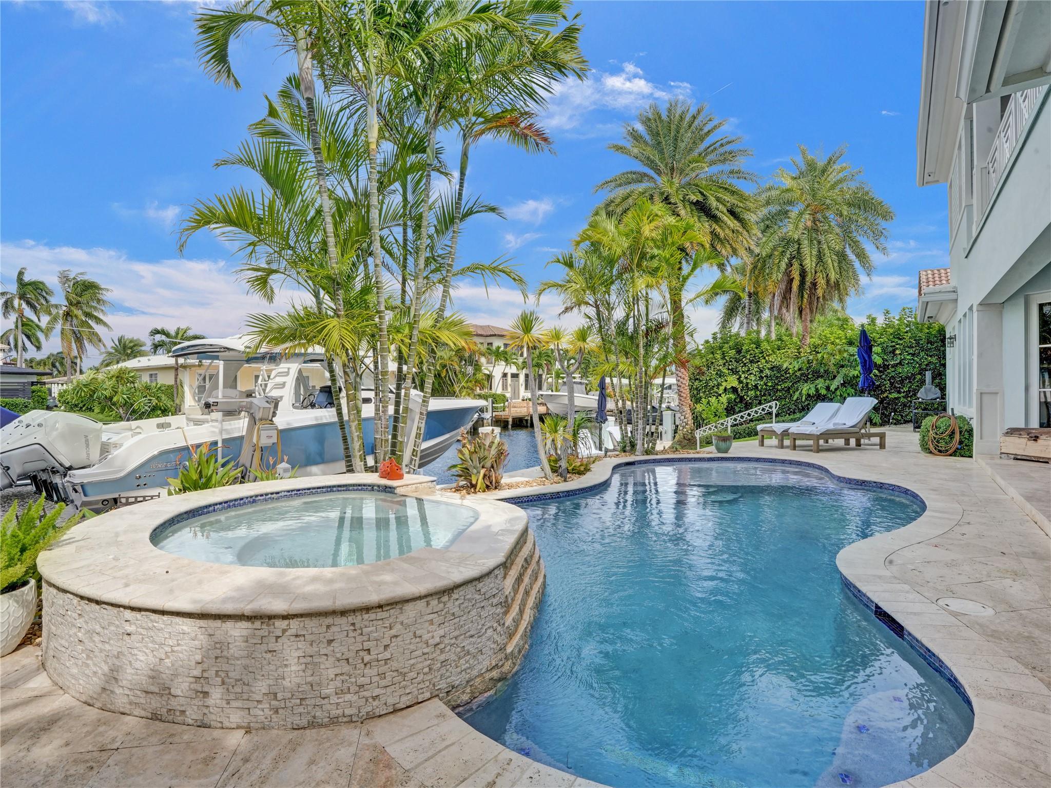 CORAL KEY VILLAS 3RD SEC - Residential