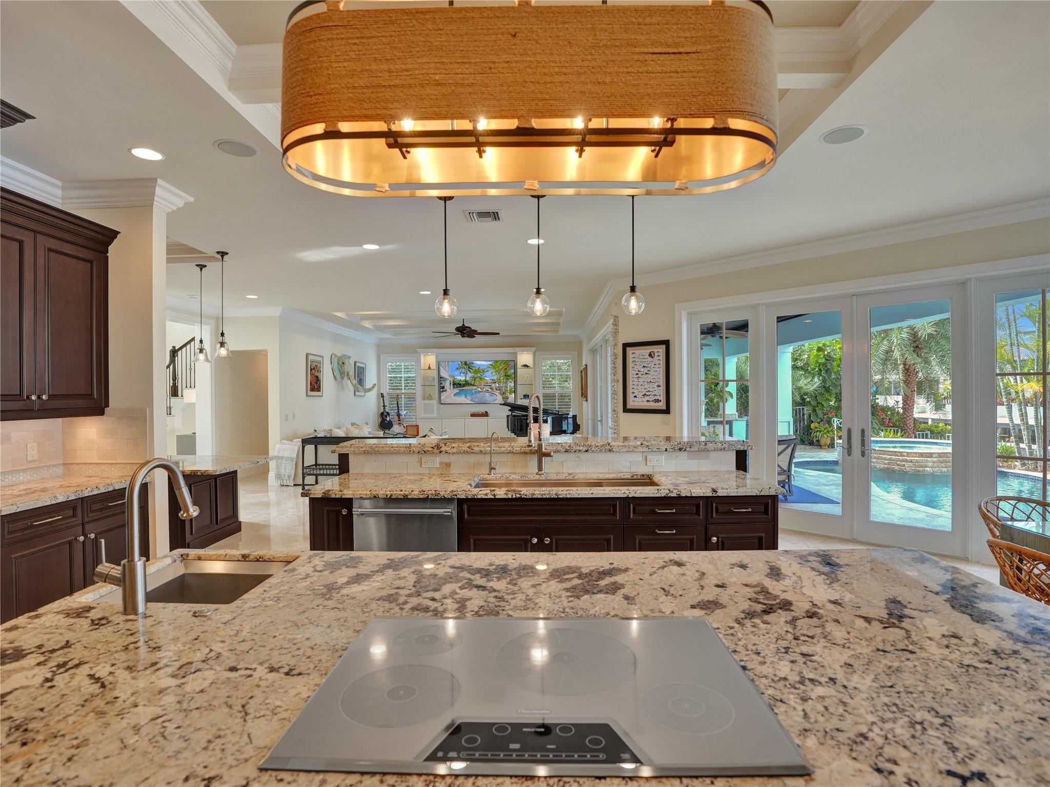 CORAL KEY VILLAS 3RD SEC - Residential