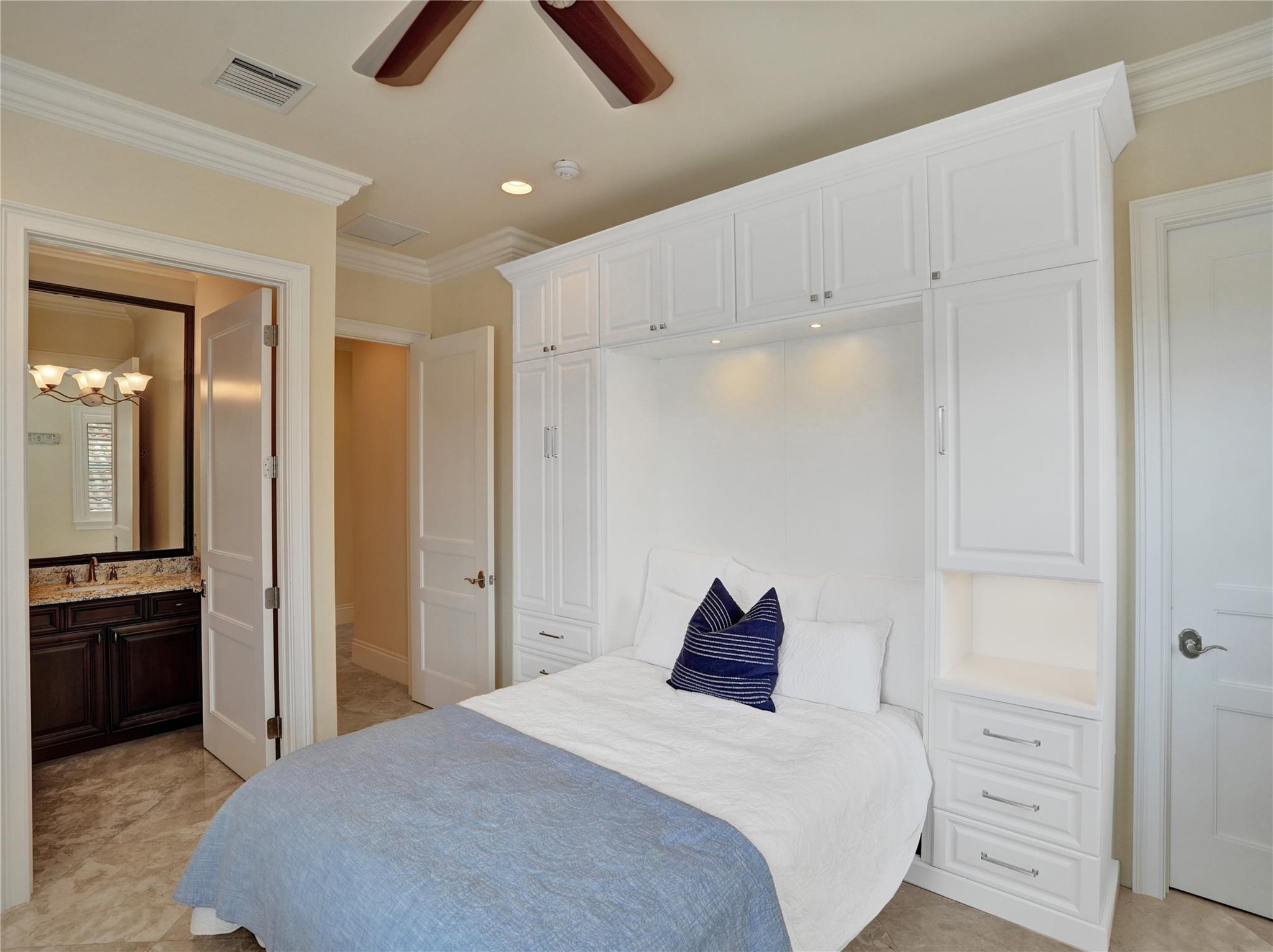 CORAL KEY VILLAS 3RD SEC - Residential