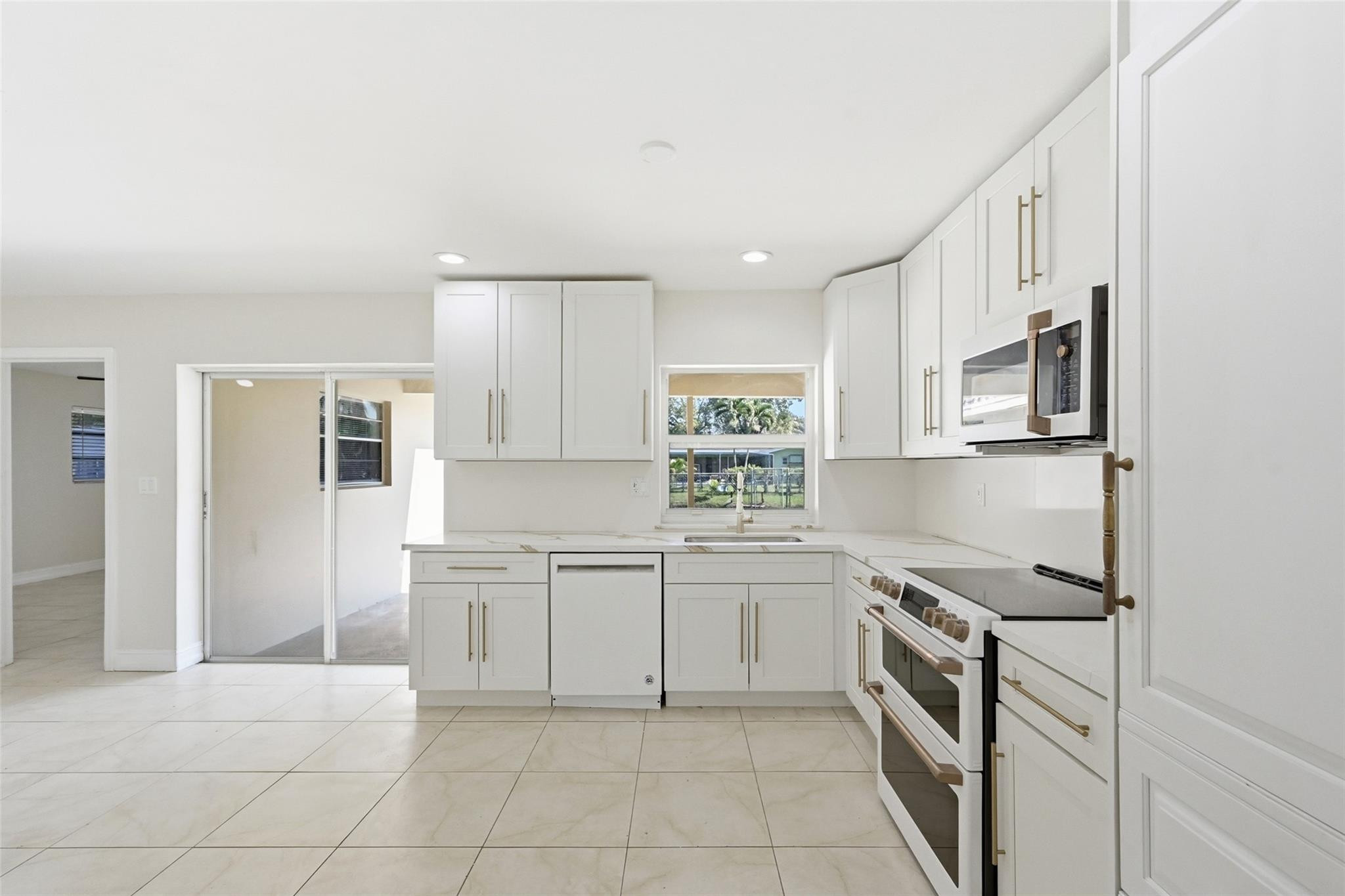 MIRROR LAKE ESTATES - Residential