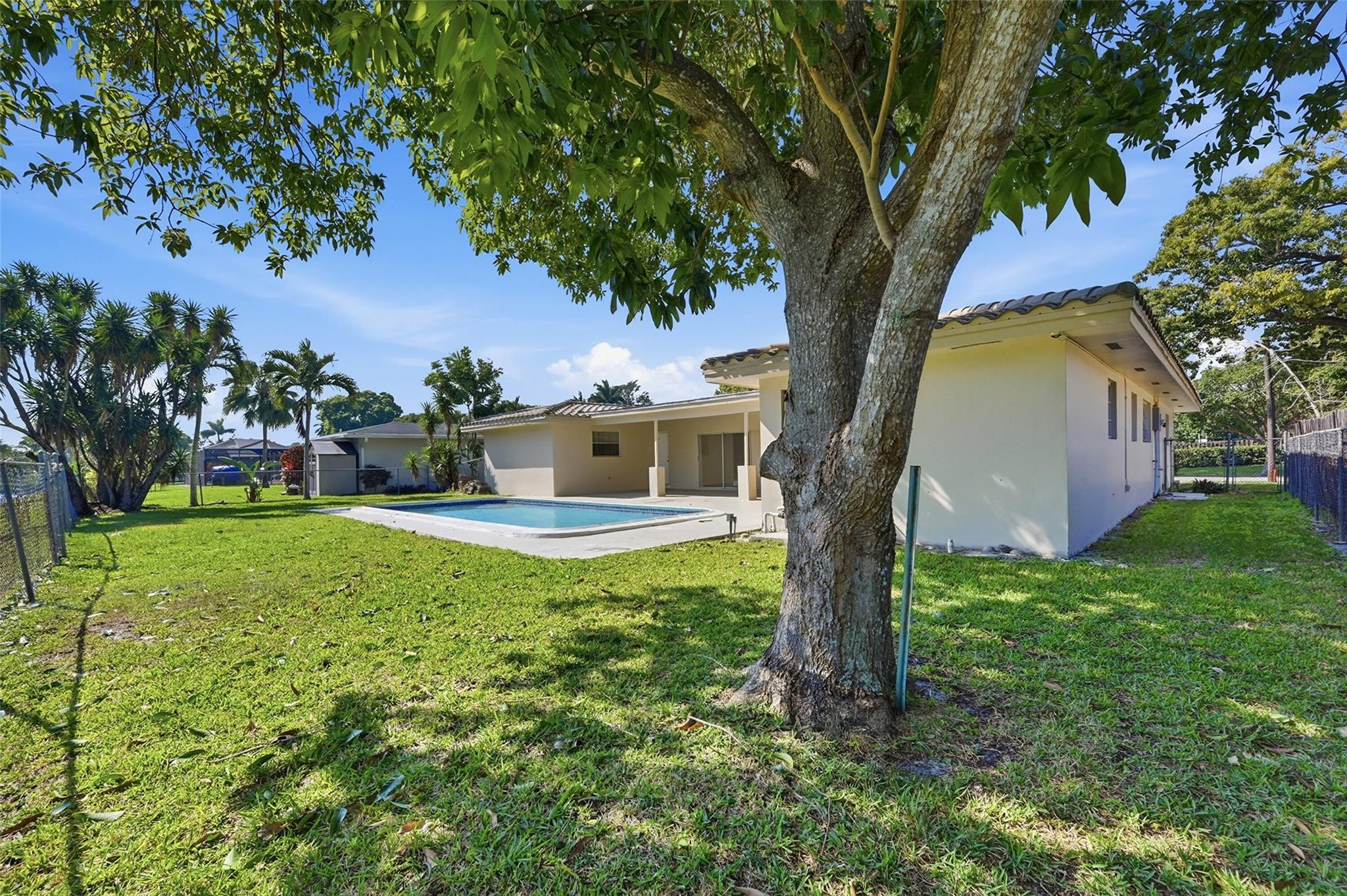 MIRROR LAKE ESTATES - Residential