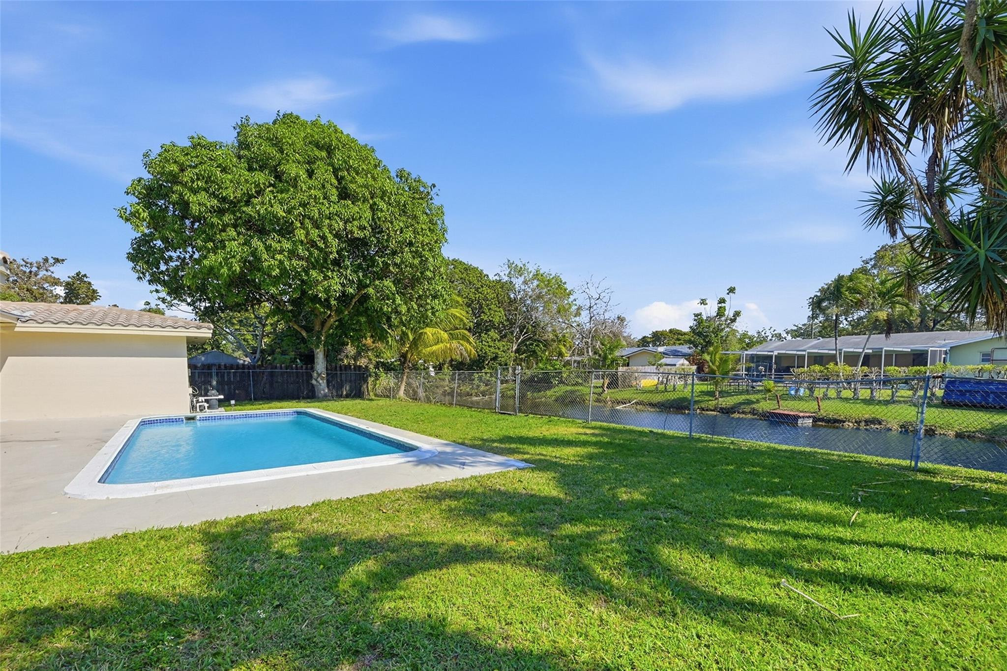 MIRROR LAKE ESTATES - Residential