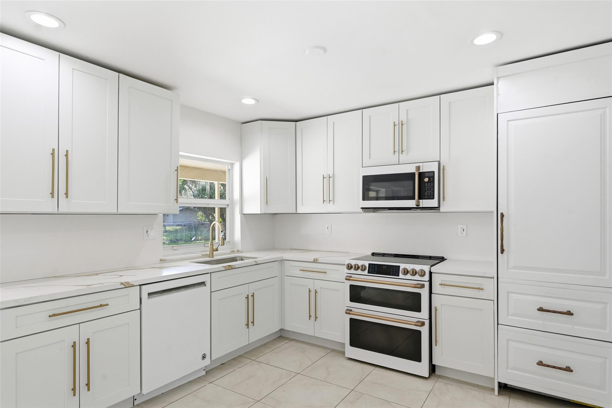 MIRROR LAKE ESTATES - Residential