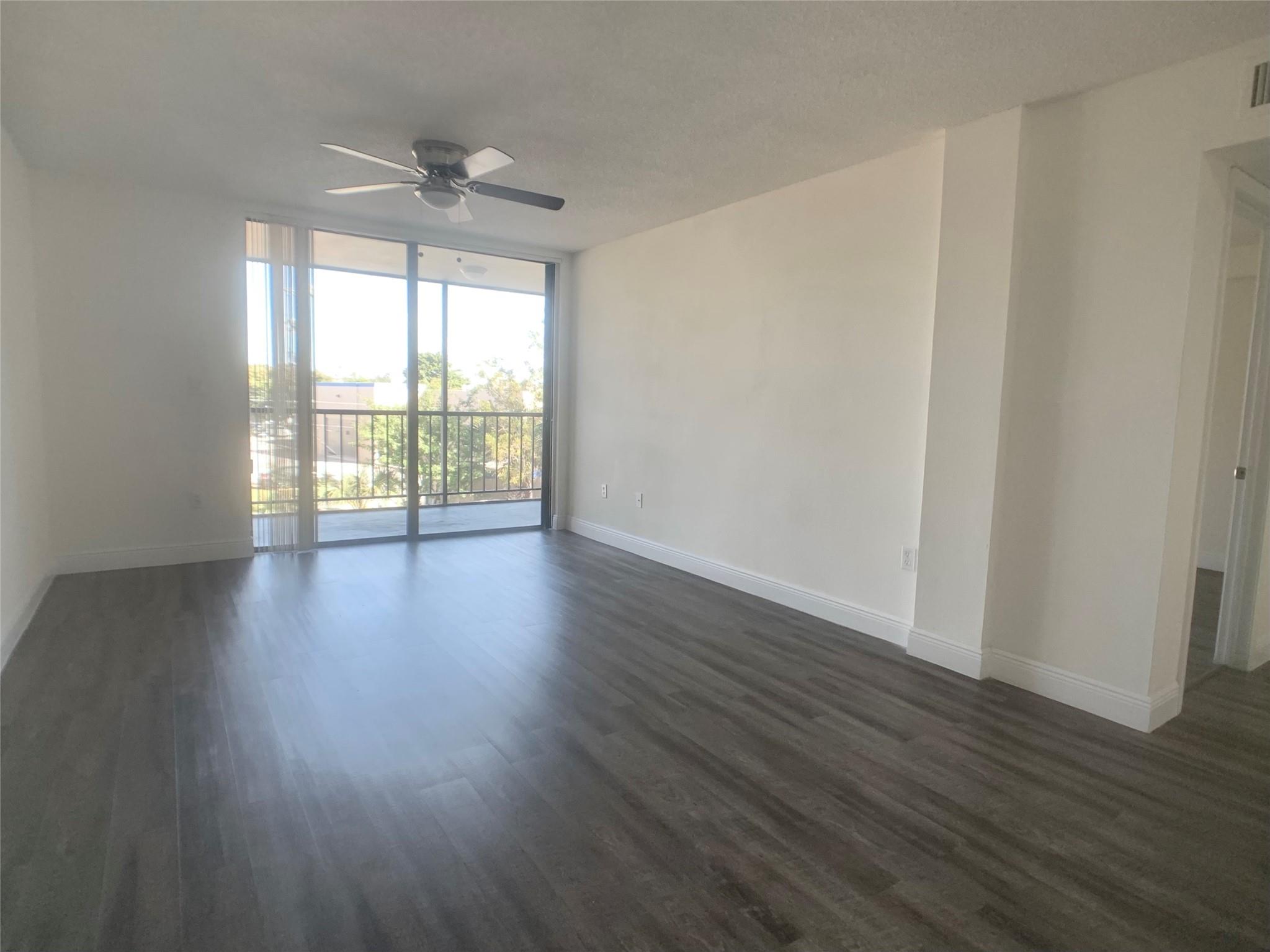 19455 NE 10 Ave 4-407