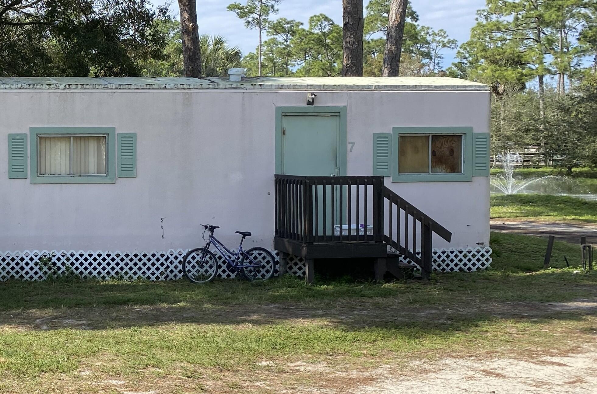 LOXAHATCHEE GROVES - Residential Lease