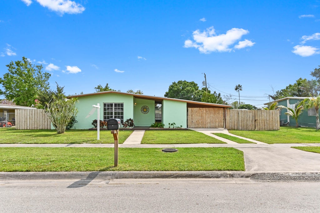 Photo of 114 SE Serenata Court, Port Saint Lucie, FL 34983 (MLS # R11069125)