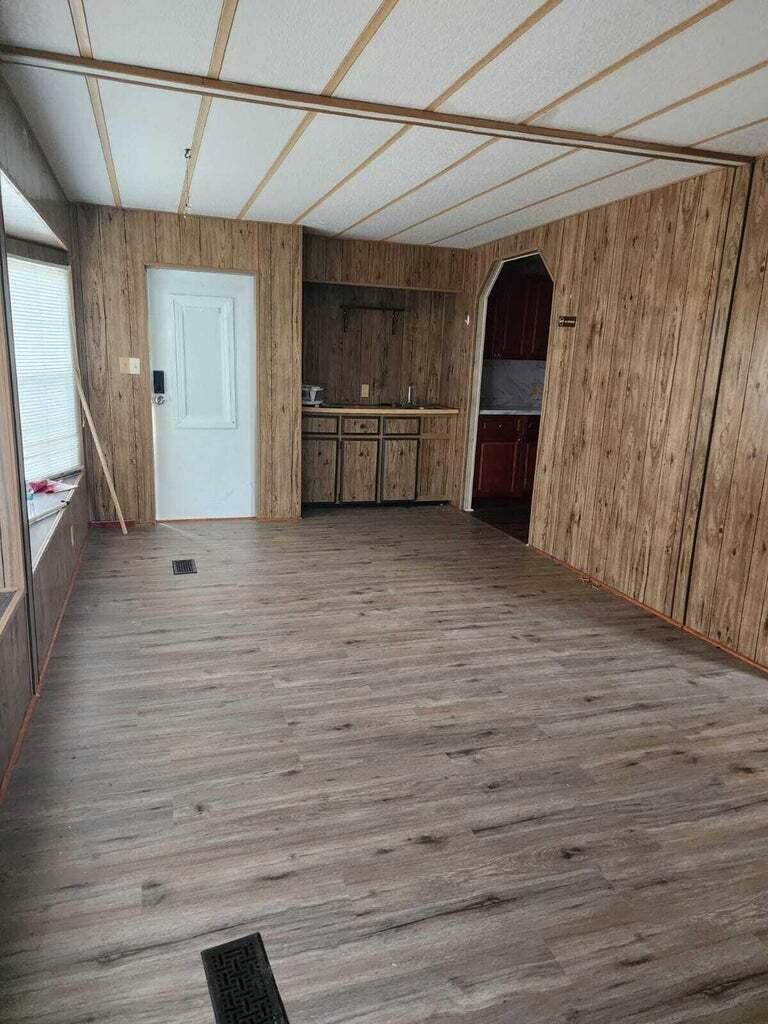 SPANISH LAKES GOLF VILLAG - Residential Lease