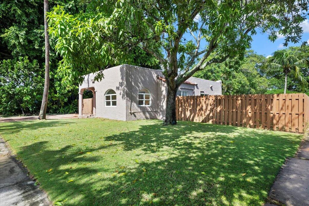 Photo of 511 Upland Road, West Palm Beach, FL 33401 (MLS # R11135047)