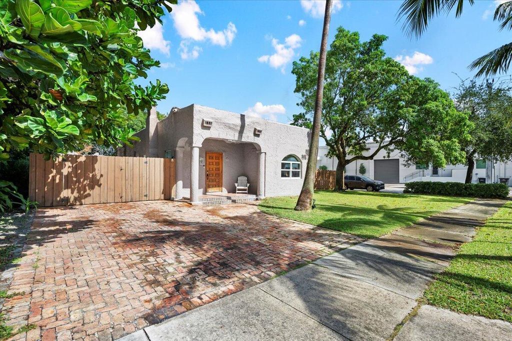 Photo of 511 Upland Road, West Palm Beach, FL 33401 (MLS # R11135047)