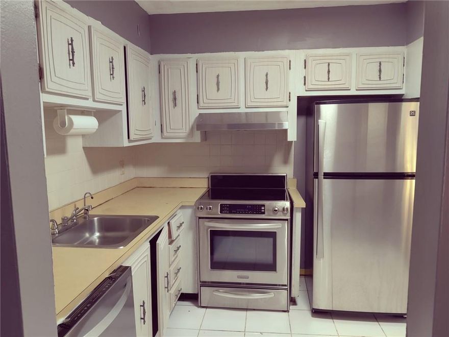 LARGE 1/1 CONDO WITH LAKEVIEW IN THE HIGHLY SOUGHT AFTER SOMERSET CONDOS.CORPORATE OWNED. SOLD "AS-IS"  WITH  RIGHT TO INSPECT. HOA REQUIRES MINIMUM 20% DOWNPAYMENT. PROOF OF FUNDS/PRE-APPROVAL LETTER REQUIRED WITH ALL OFFERS.*owner agent