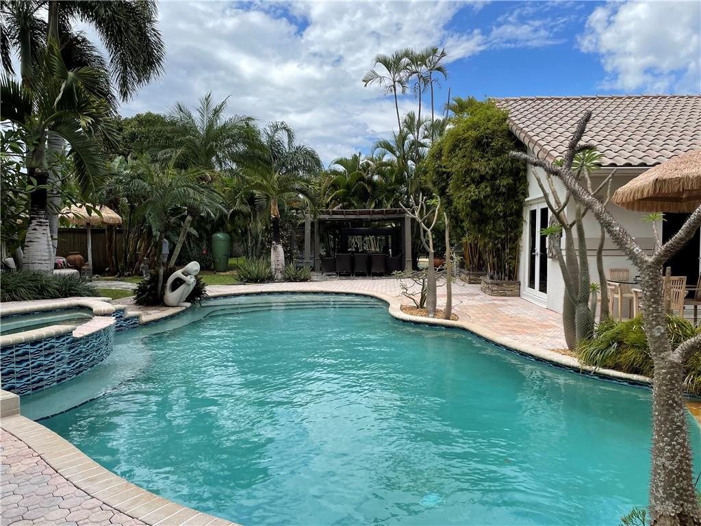 Santamaria Harbor 28-27 B - Residential