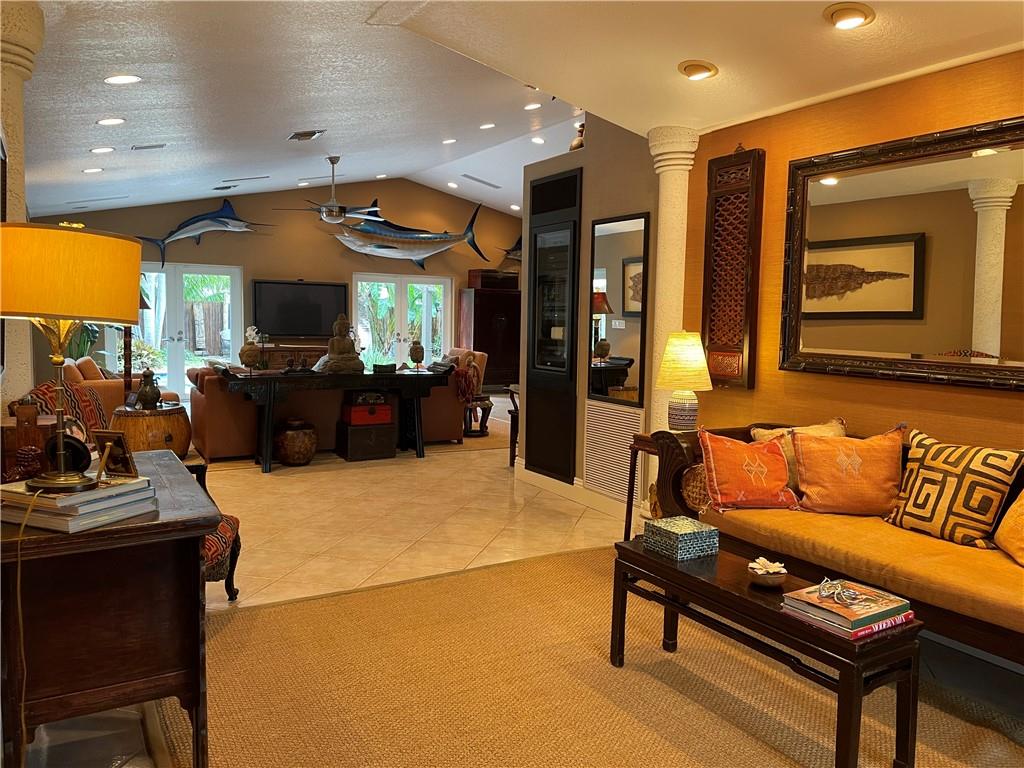 Santamaria Harbor 28-27 B - Residential