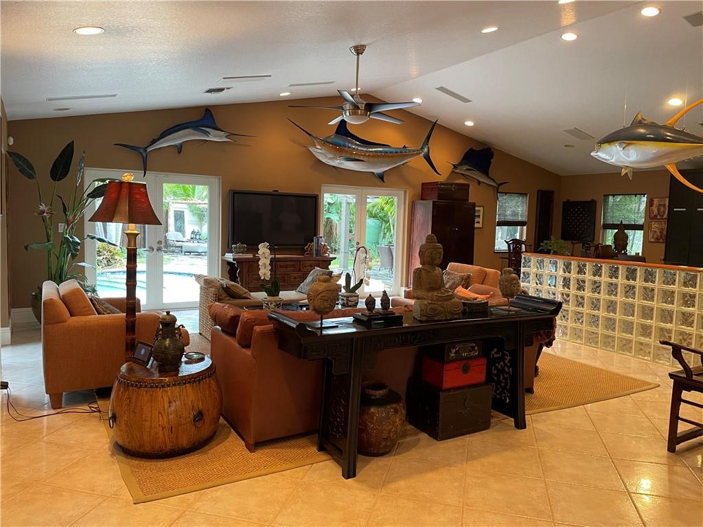 Santamaria Harbor 28-27 B - Residential