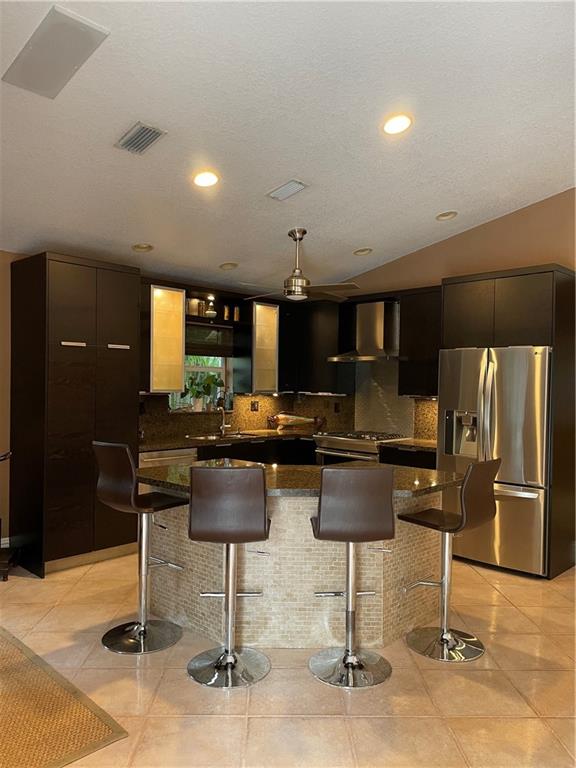 Santamaria Harbor 28-27 B - Residential