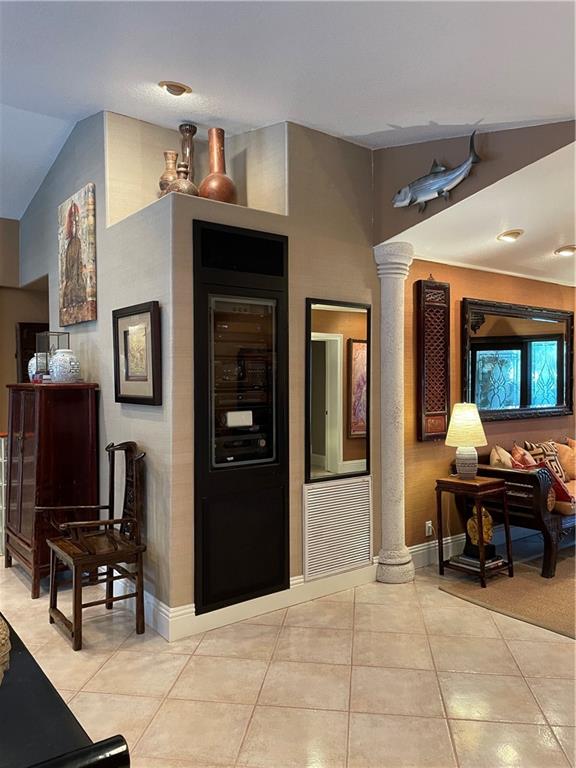 Santamaria Harbor 28-27 B - Residential