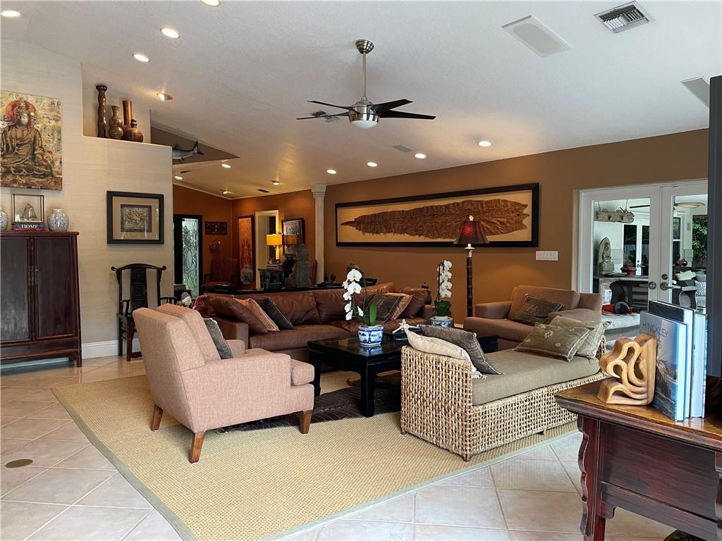 Santamaria Harbor 28-27 B - Residential
